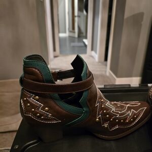 Embroidered Brown and Green Ankle Boots
